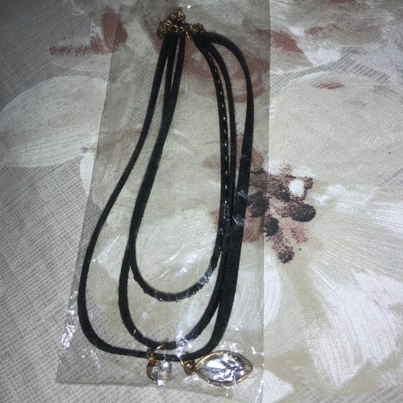 NEW! Three-Layered Stud Pendant Choker - Picture 10 of 10